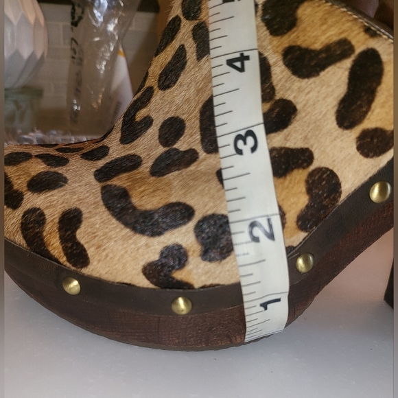 Vince Camuto Leopard Print Clog - Picture 5 of 6
